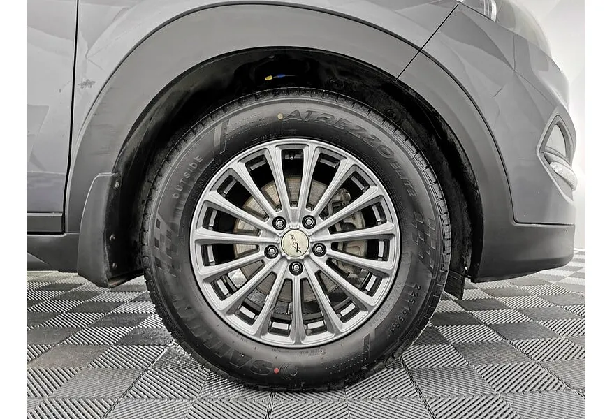 Hyundai Tucson 2.0 (150 л.с.) MPi-6MT-4WD Family Серый в АВИЛОН. Слайд №9