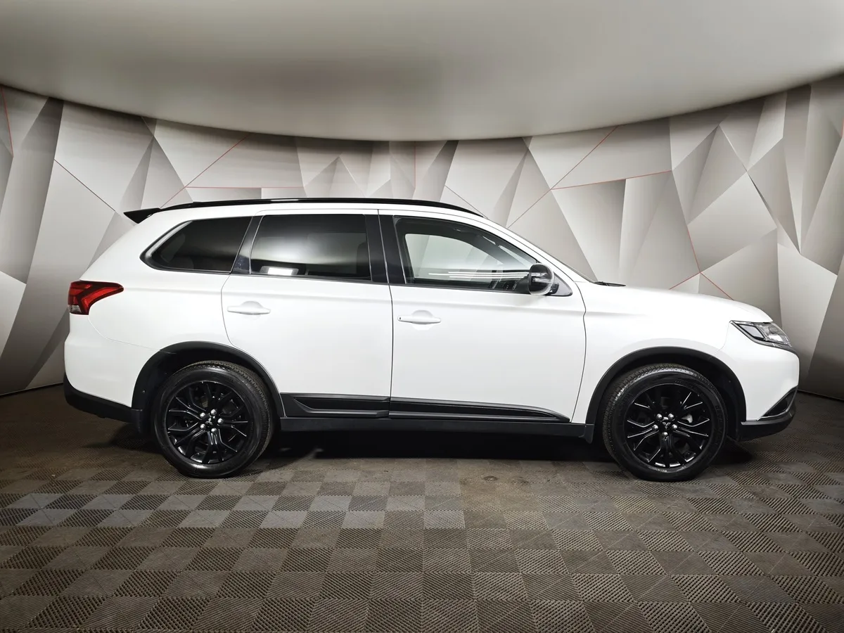 Mitsubishi Outlander 2.0 CVT 4WD (146 л.с.) Белый в АВИЛОН. Слайд №6