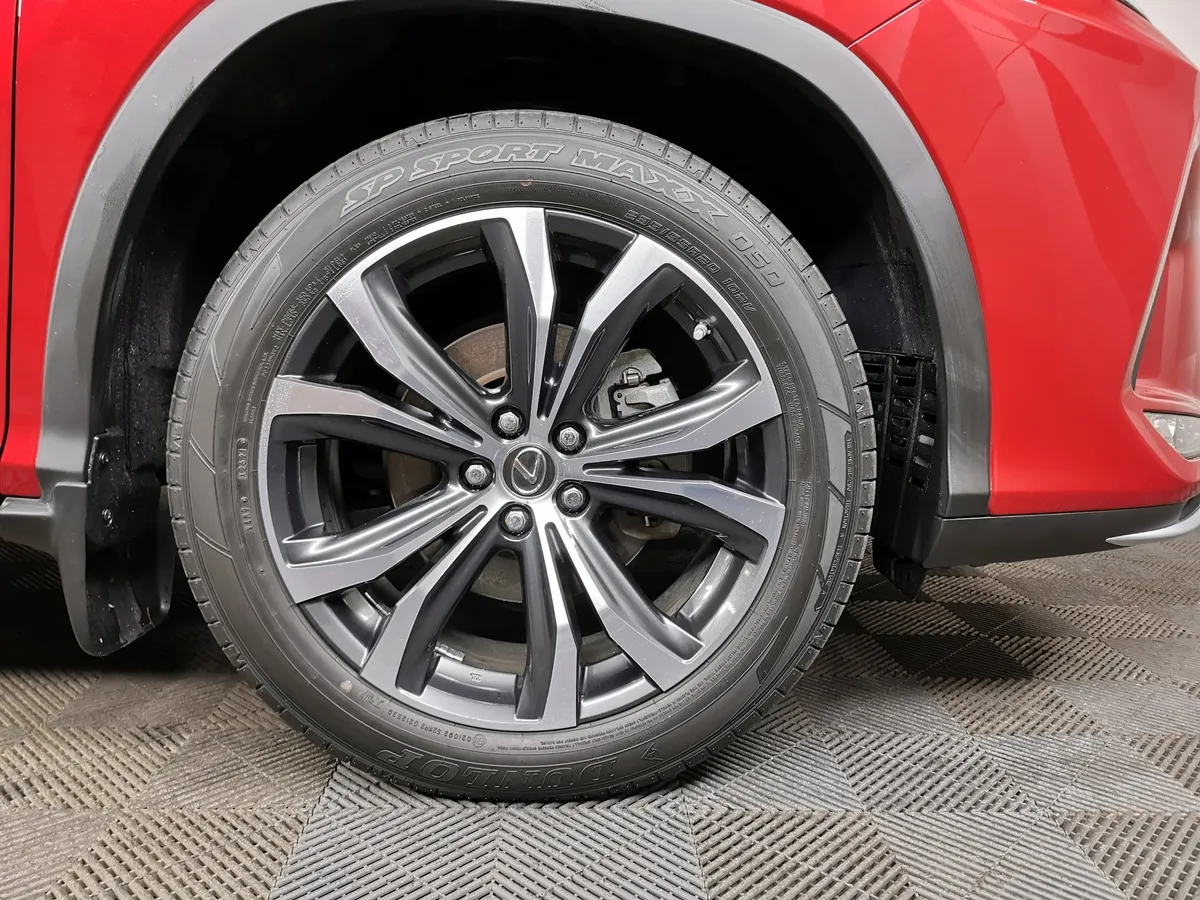 Lexus RX 2.0 AT AWD (238 л.с.) Executive Красный в АВИЛОН. Слайд №9