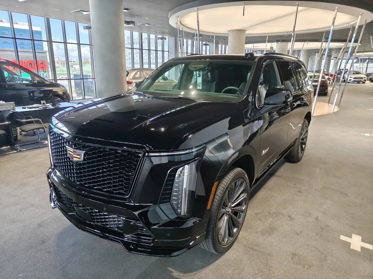 АВИЛОН - Cadillac Escalade V 6.2 AT 4WD (690 л.с.) V-series Черный - slide 10160588