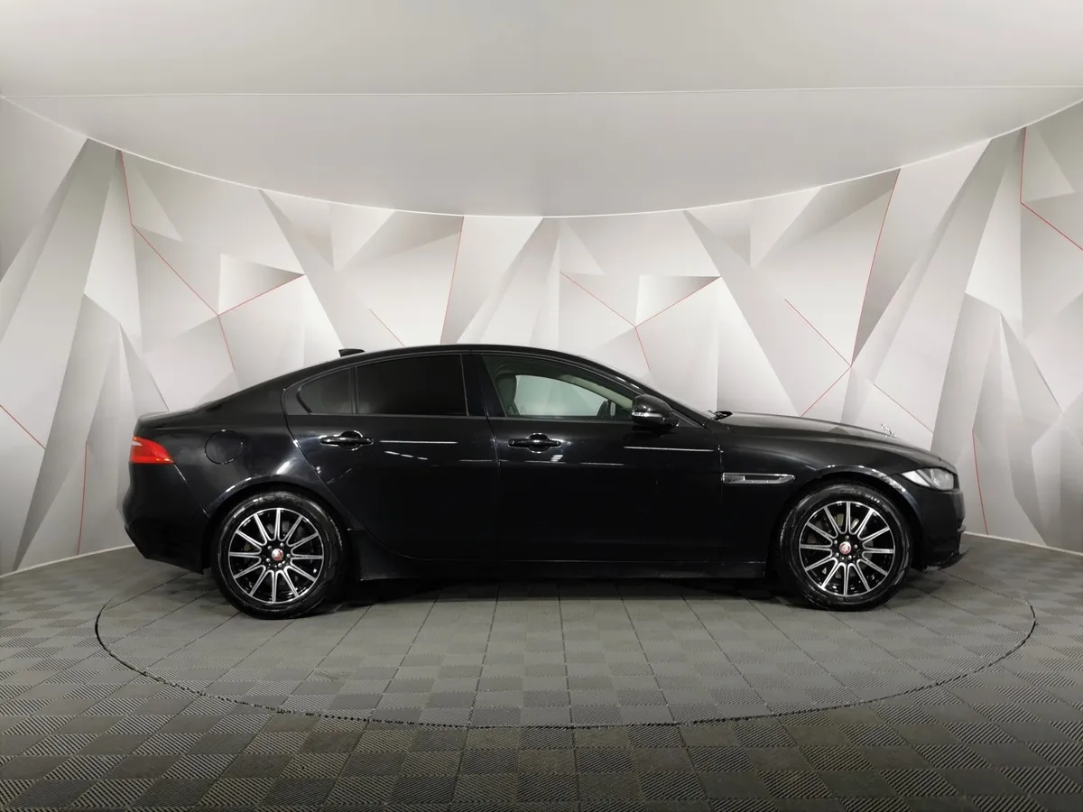 Jaguar XE 2.0 D AT AWD (180 л.с.) Prestige Черный в АВИЛОН. Слайд №6