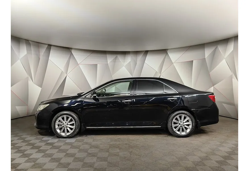 Toyota Camry 2.5 AT (181 л.с.) Черный в АВИЛОН. Слайд №5