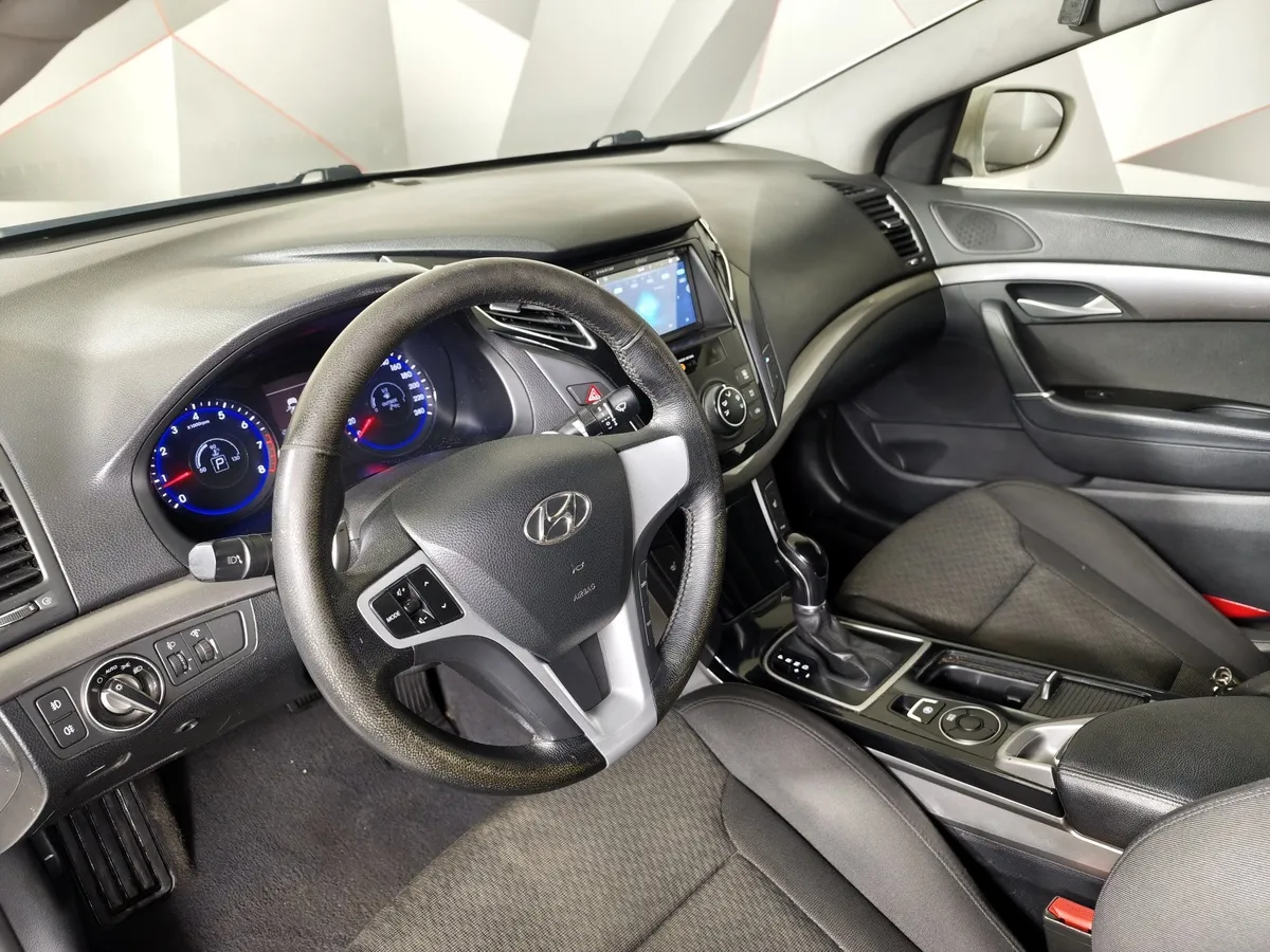 Hyundai i40 2.0 AT (150 л.с.) Comfort Белый в АВИЛОН. Слайд №16