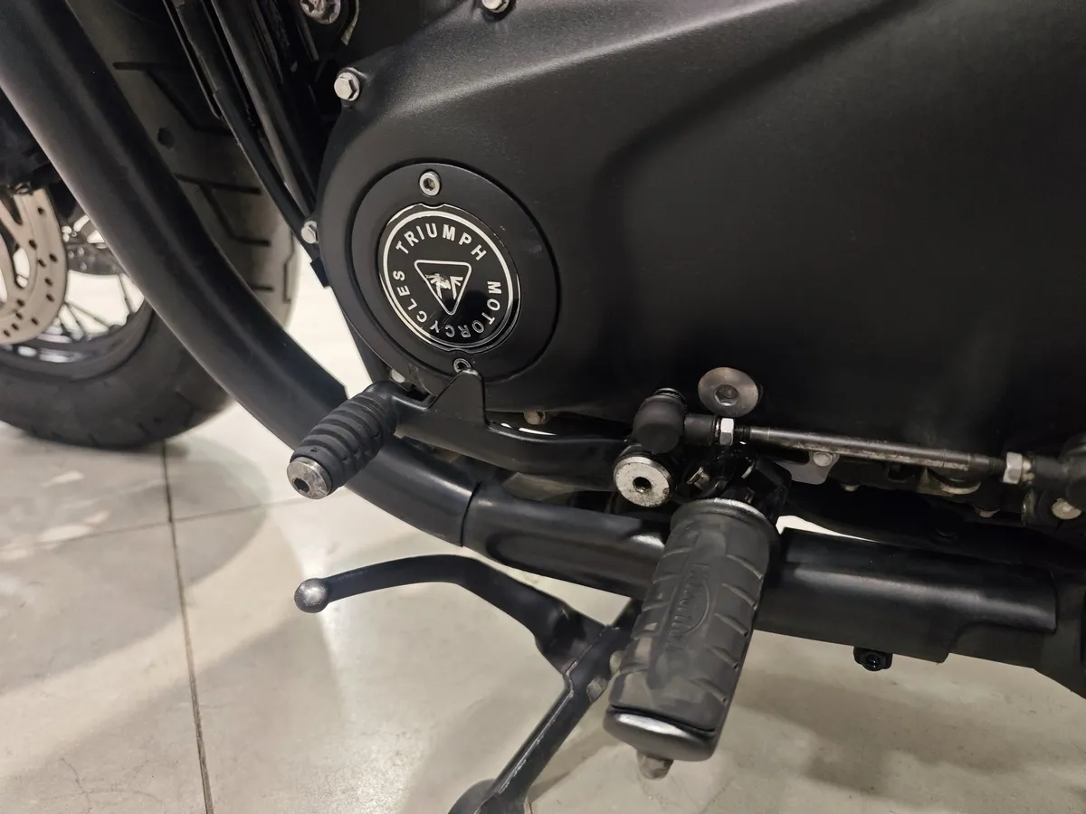 Triumph Bonneville Bobber 1 200 см³ (78 л.с.) (78) 1200 Черный в АВИЛОН. Слайд №11