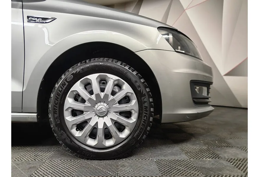 Volkswagen Polo 1.6 MPI AT (110 л.с.) Drive Серебристый в АВИЛОН. Слайд №9