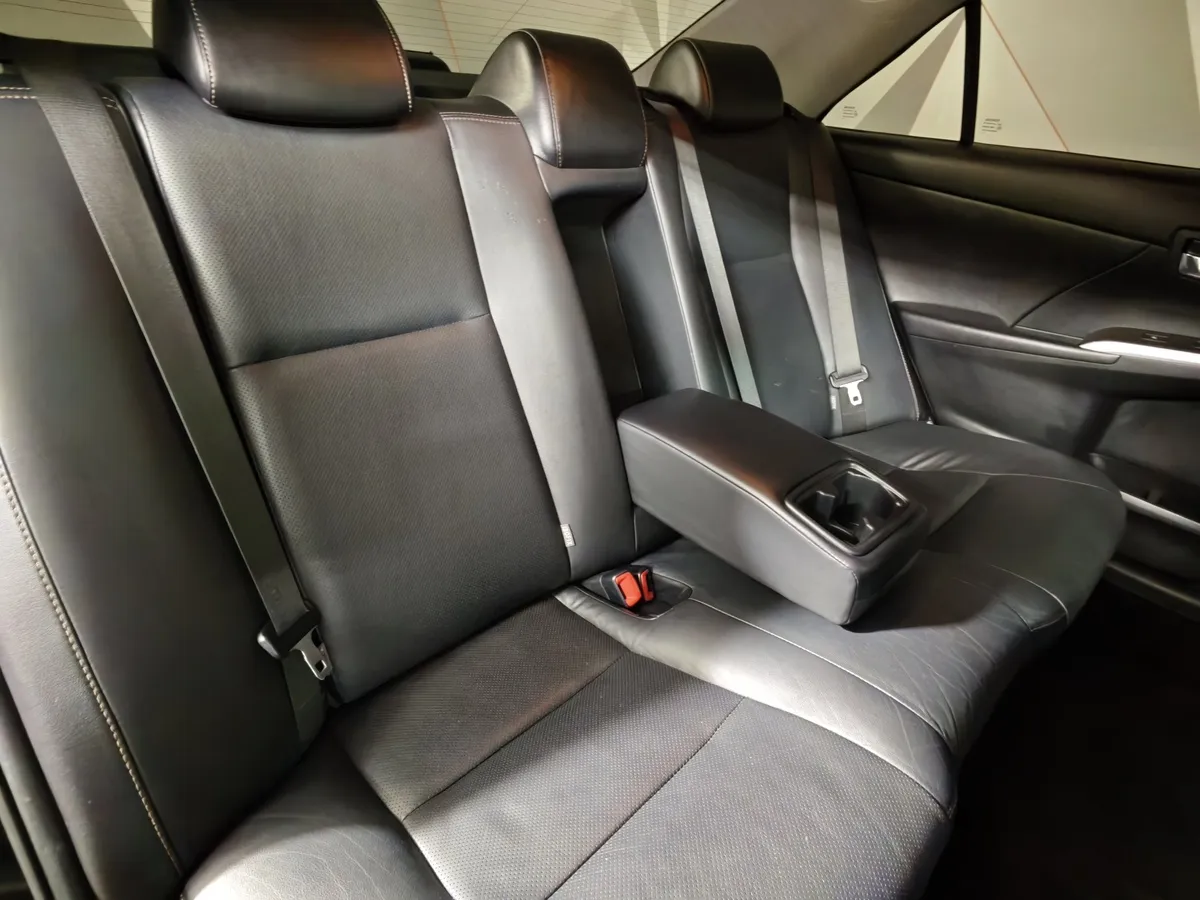 Toyota Camry 2.5 AT (181 л.с.) Стандарт Черный в АВИЛОН. Слайд №17