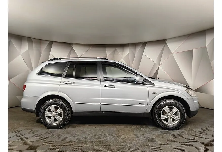 SsangYong Kyron 2.3 E-Tronic 4WD (150 л.с.) Серебристый в АВИЛОН. Слайд №6