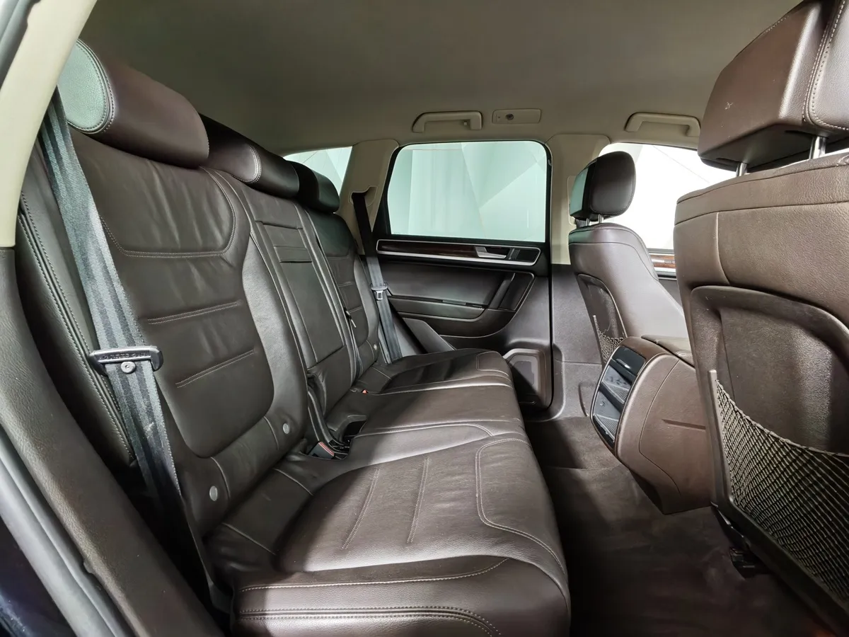 Volkswagen Touareg 3.6 FSI Tiptronic 4Motion (249 л.с.) V6 FSI Черный в АВИЛОН. Слайд №16