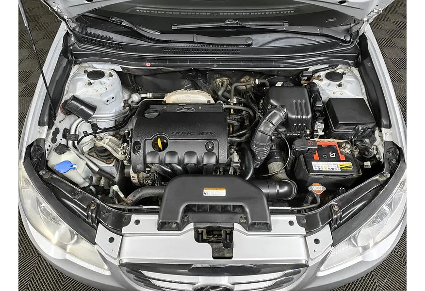 Hyundai Elantra 1.6 MT (122 л.с.) Серебристый в АВИЛОН. Слайд №11