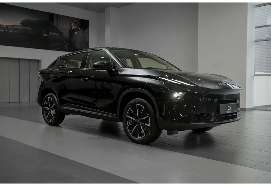 Omoda C5 1.5T DCT AWD (147 л.с.) Стиль Черный в АВИЛОН. Слайд №2