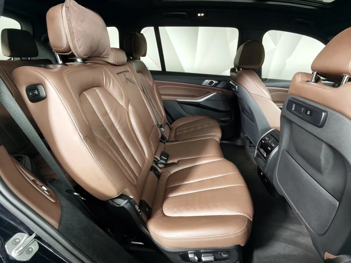 BMW X7 xDrive40i Steptronic (340 л.с.) Базовая (Локальная сборка) Черный в АВИЛОН. Слайд №14