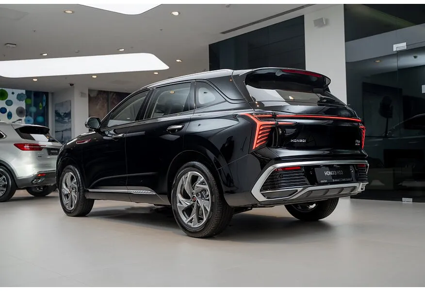 АВИЛОН - Hongqi HS3 2.0T 8AT 4WD (245 л.с.) Deluxe Черный - slide 3