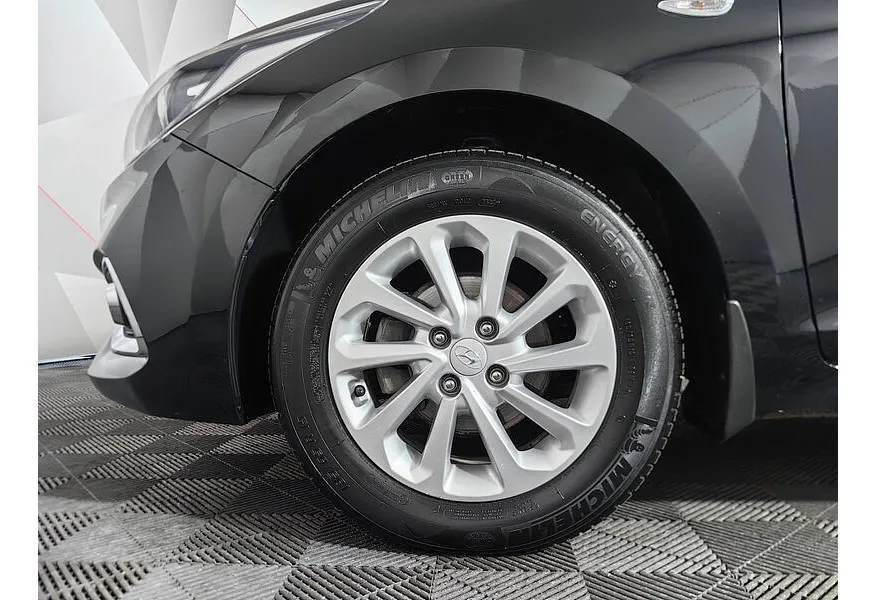 Hyundai Solaris 1.6 AT (123 л.с.) Elegance Черный в АВИЛОН. Слайд №9