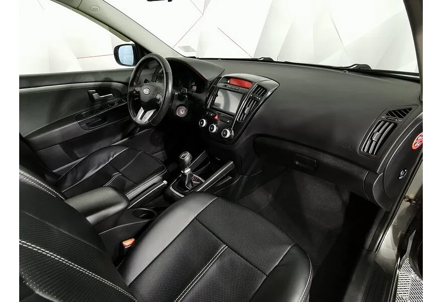 АВИЛОН - Kia Ceed 1.6 MT (122 л.с.) Серебристый - slide 7
