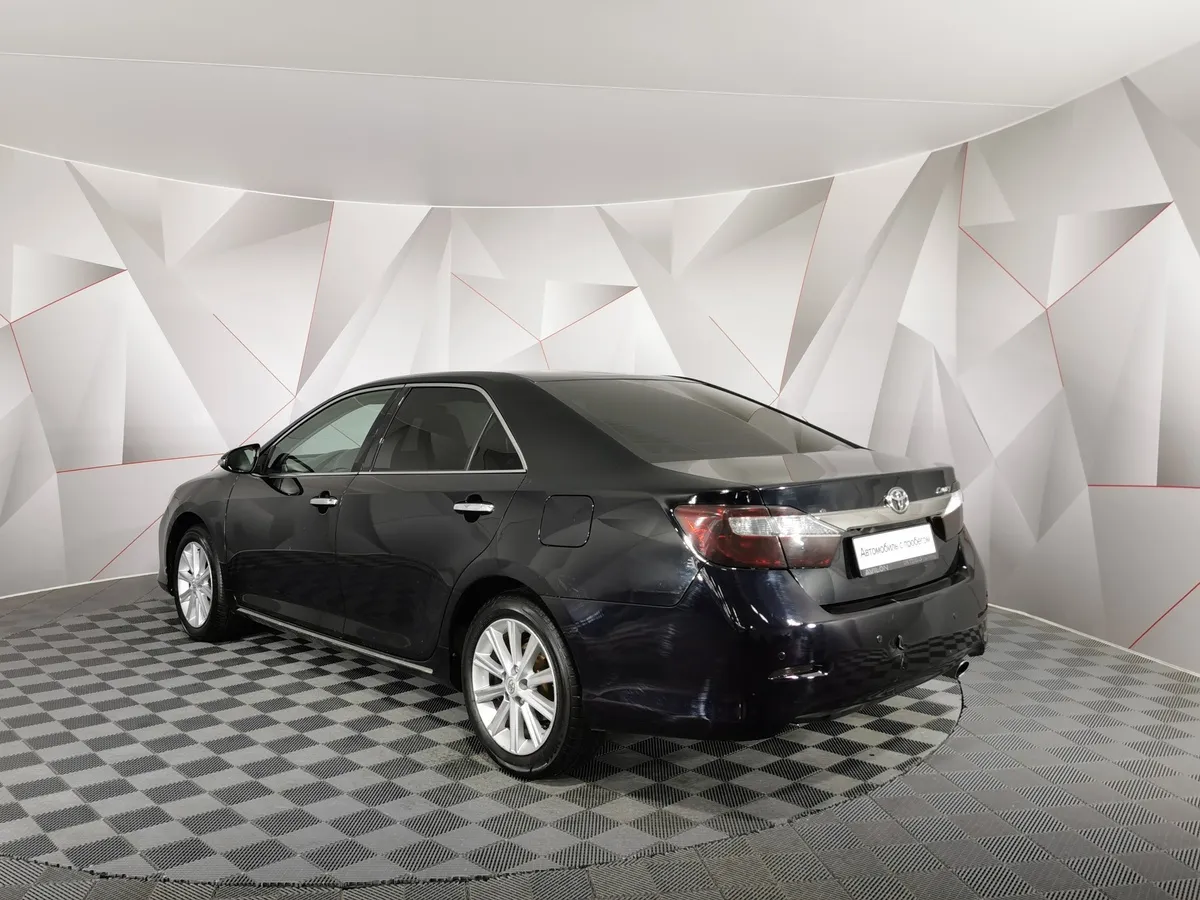 Toyota Camry 2.5 AT (181 л.с.) Черный в АВИЛОН. Слайд №4