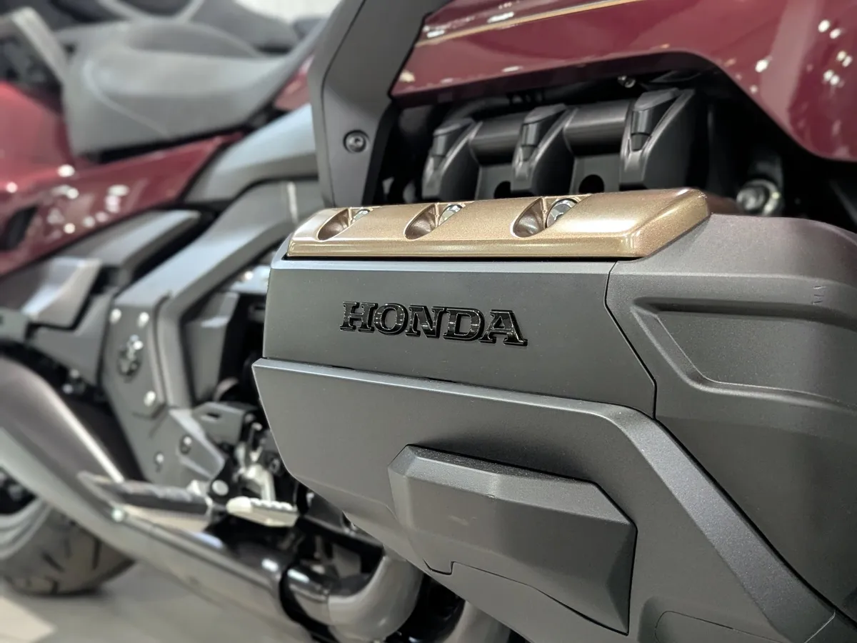 Honda GL1800 1833 см³ (126 л.с.) 1833 Красный в АВИЛОН. Слайд №8