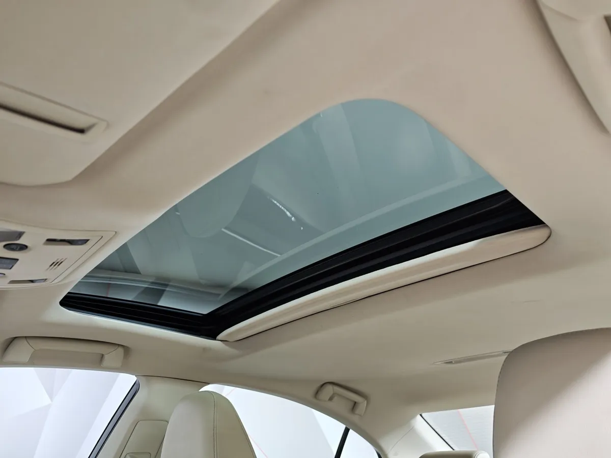 Lexus ES 250 AT (184 л.с.) Comfort Белый в АВИЛОН. Слайд №20
