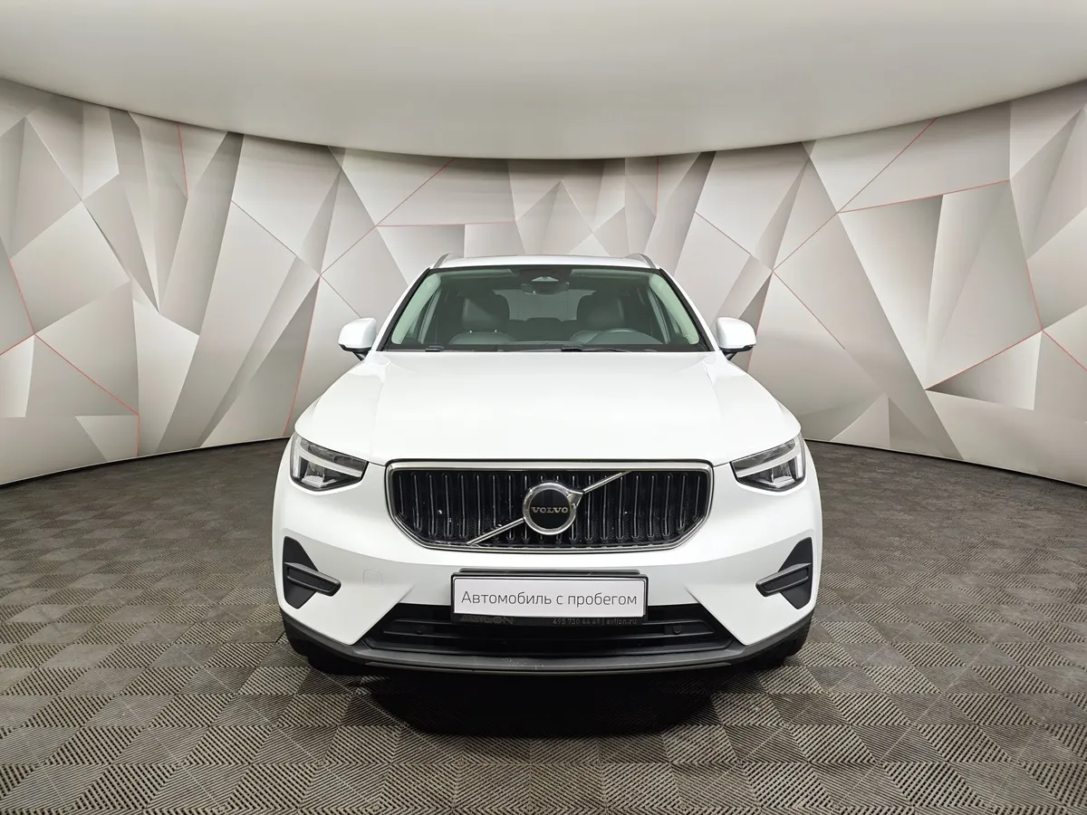 Volvo XC40 2.0 B4 AT AWD (190 л.с.) Deluxe Белый в АВИЛОН. Слайд №7