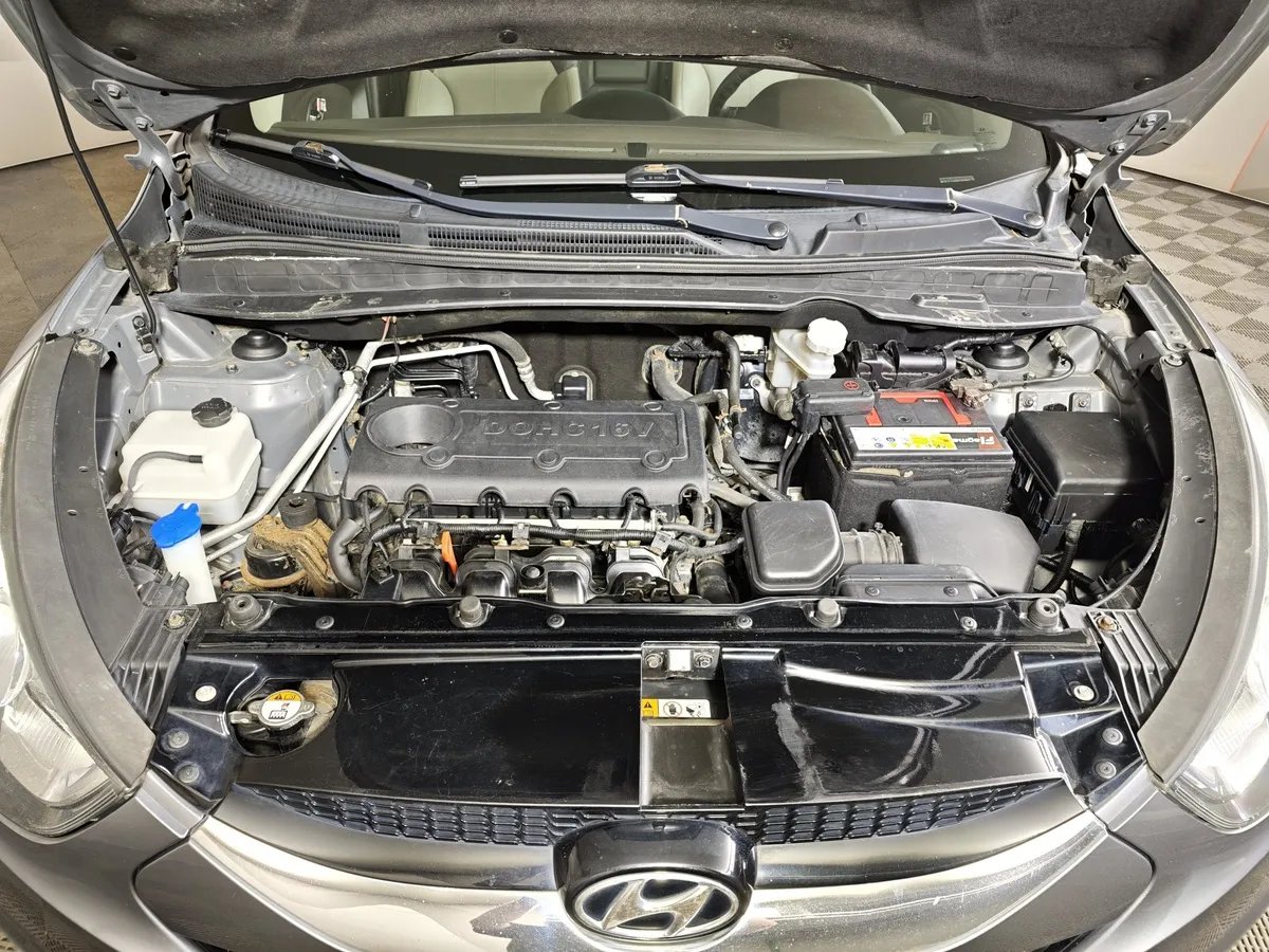 Hyundai ix35 2.0 AT 4WD (150 л.с.) Prestige Серый в АВИЛОН. Слайд №11