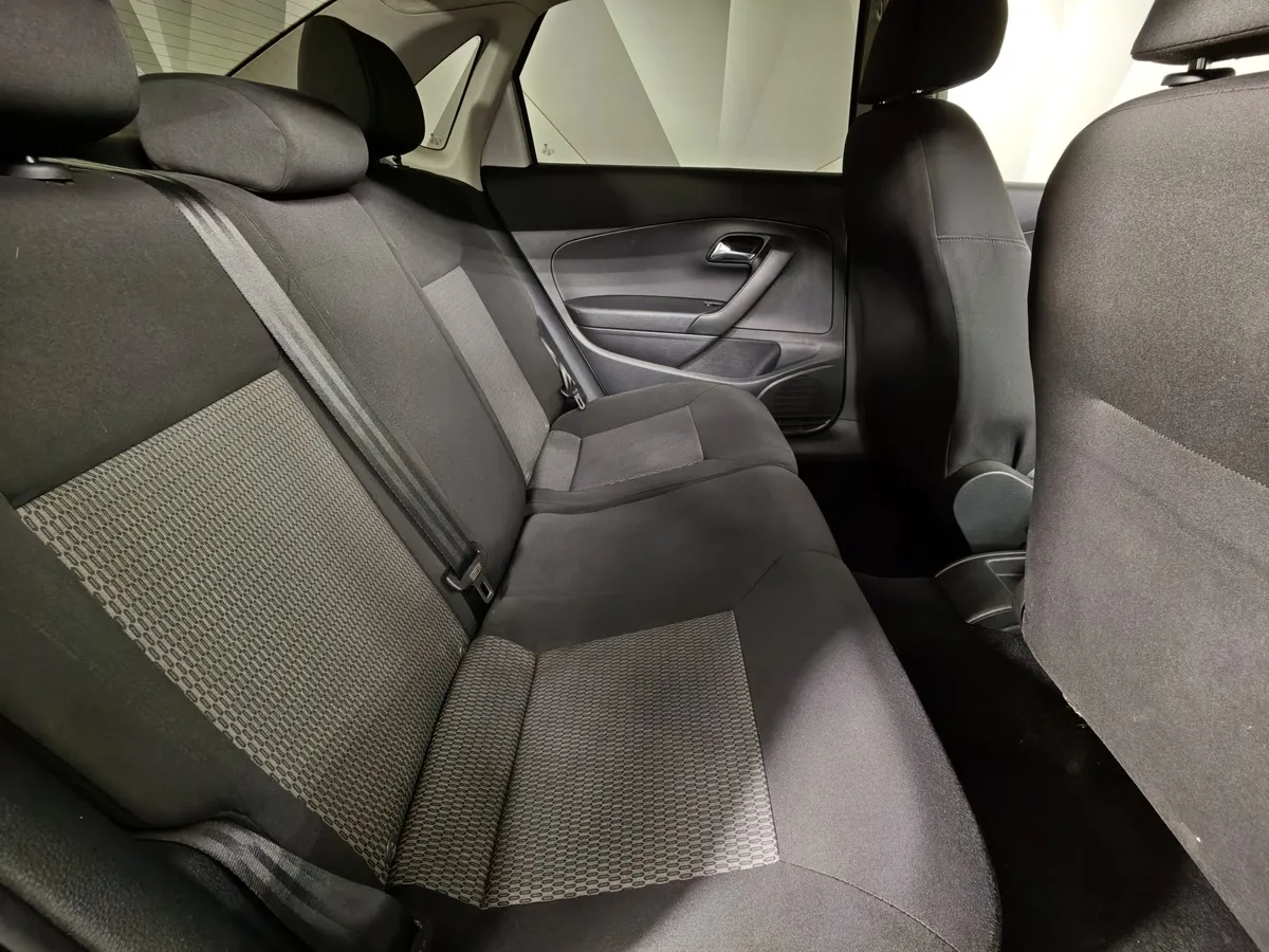 Volkswagen Polo 1.6 Tiptronic (105 л.с.) Comfortline Серебристый в АВИЛОН. Слайд №15