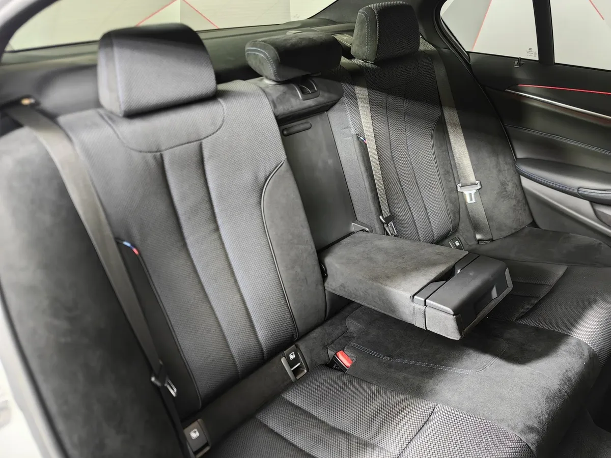 BMW 5 серия 540i xDrive Steptronic (340 л.с.) M Sport Pro Белый в АВИЛОН. Слайд №14