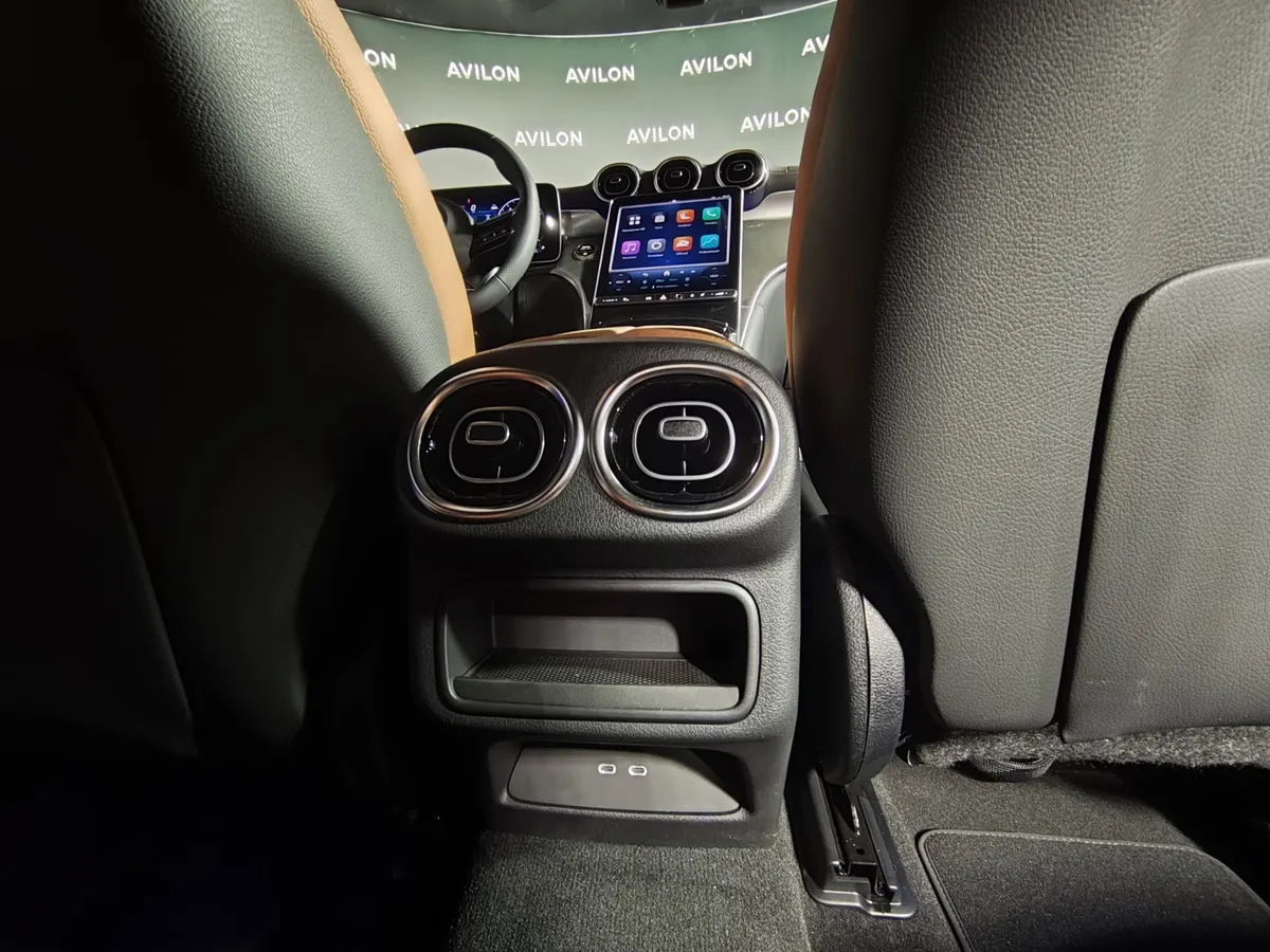 Mercedes-Benz GLC Купе 260 9G-TRONIC 4MATIC (204 л.с.) Черный в АВИЛОН. Слайд №19