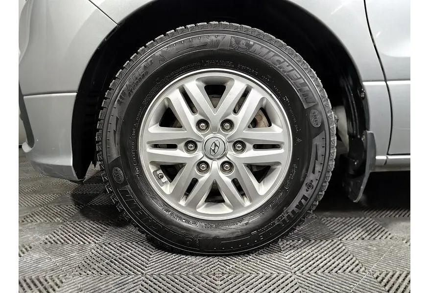 Hyundai H-1 2.5 CRDi AT (170 л.с.) Active Серый в АВИЛОН. Слайд №9