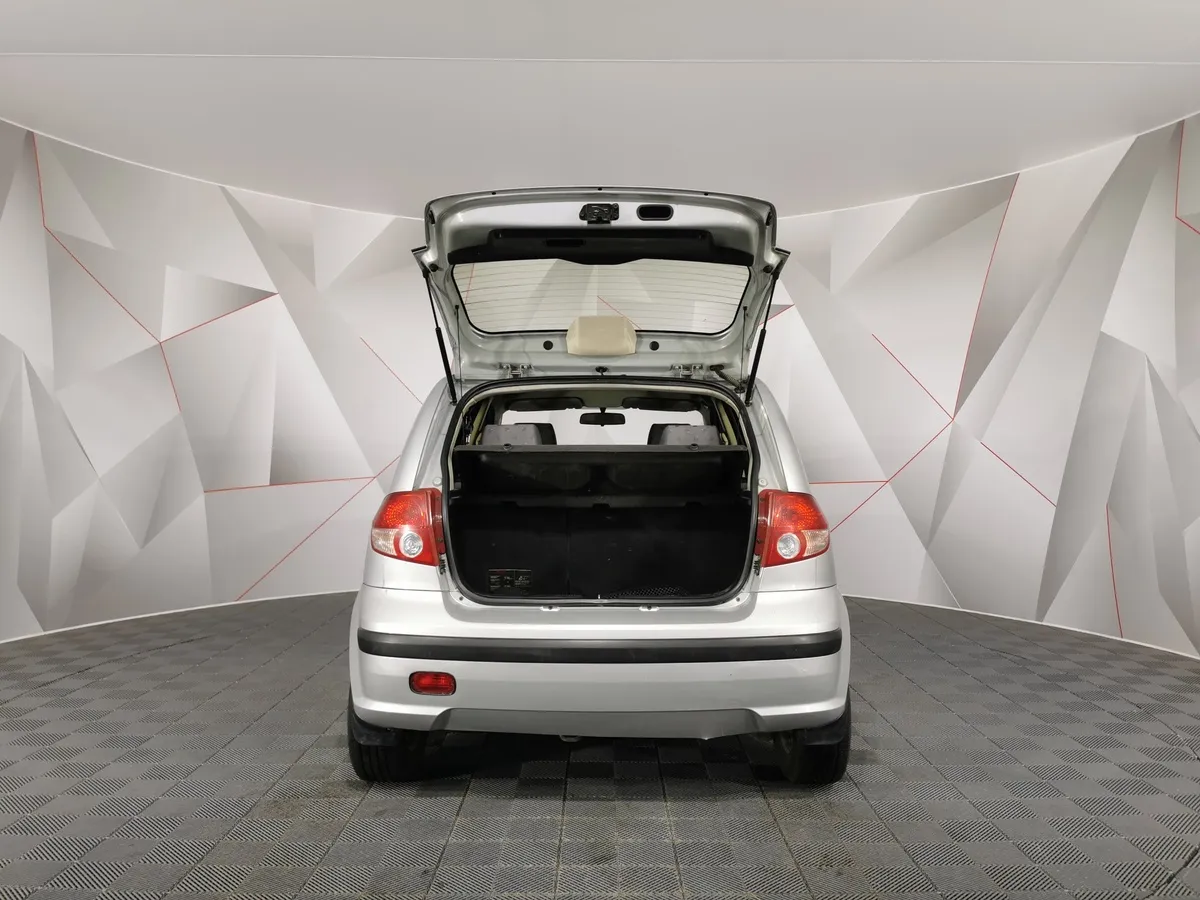 Hyundai Getz 1.3 AT (85 л.с.) Серебристый в АВИЛОН. Слайд №10