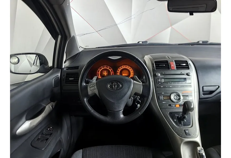 Toyota Auris 1.6 MMT (124 л.с.) Серебристый в АВИЛОН. Слайд №17 Toyota Auris 1.6 MMT (124 л.с.) Серебристый в АВИЛОН. Слайд №17