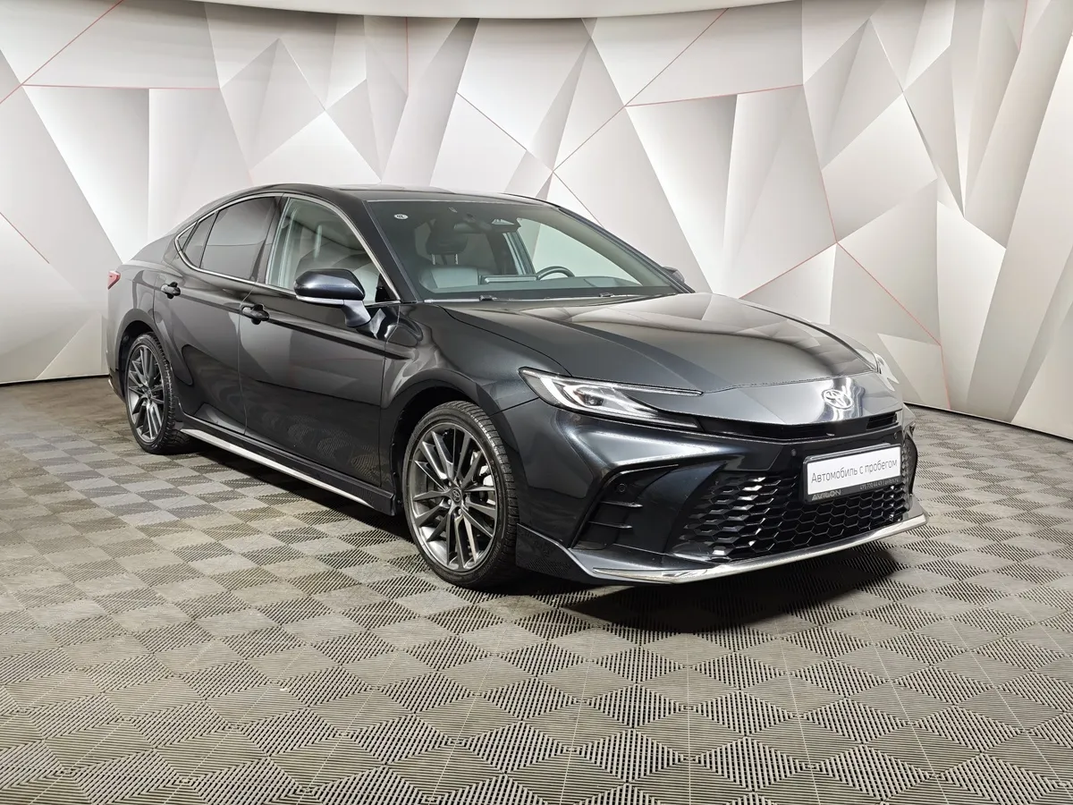 Toyota Camry 2.0h CVT (197 л.с.) Sport Plus Черный в АВИЛОН. Слайд №3