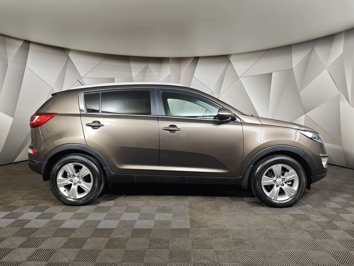 Kia Sportage 2.0 AT (150 л.с.) Коричневый в АВИЛОН. Слайд №6
