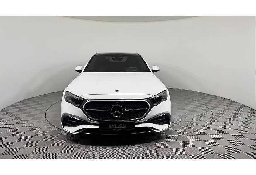 Mercedes-Benz E-Класс E 300 4MATIC (258 л.с.) Белый в АВИЛОН. Слайд №3