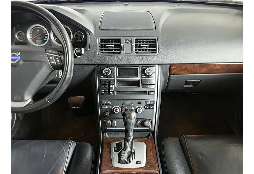 Volvo XC90 2.5 T5 Geartronic AWD (5 мест) (210 л.с.) Серый в АВИЛОН. Слайд №11