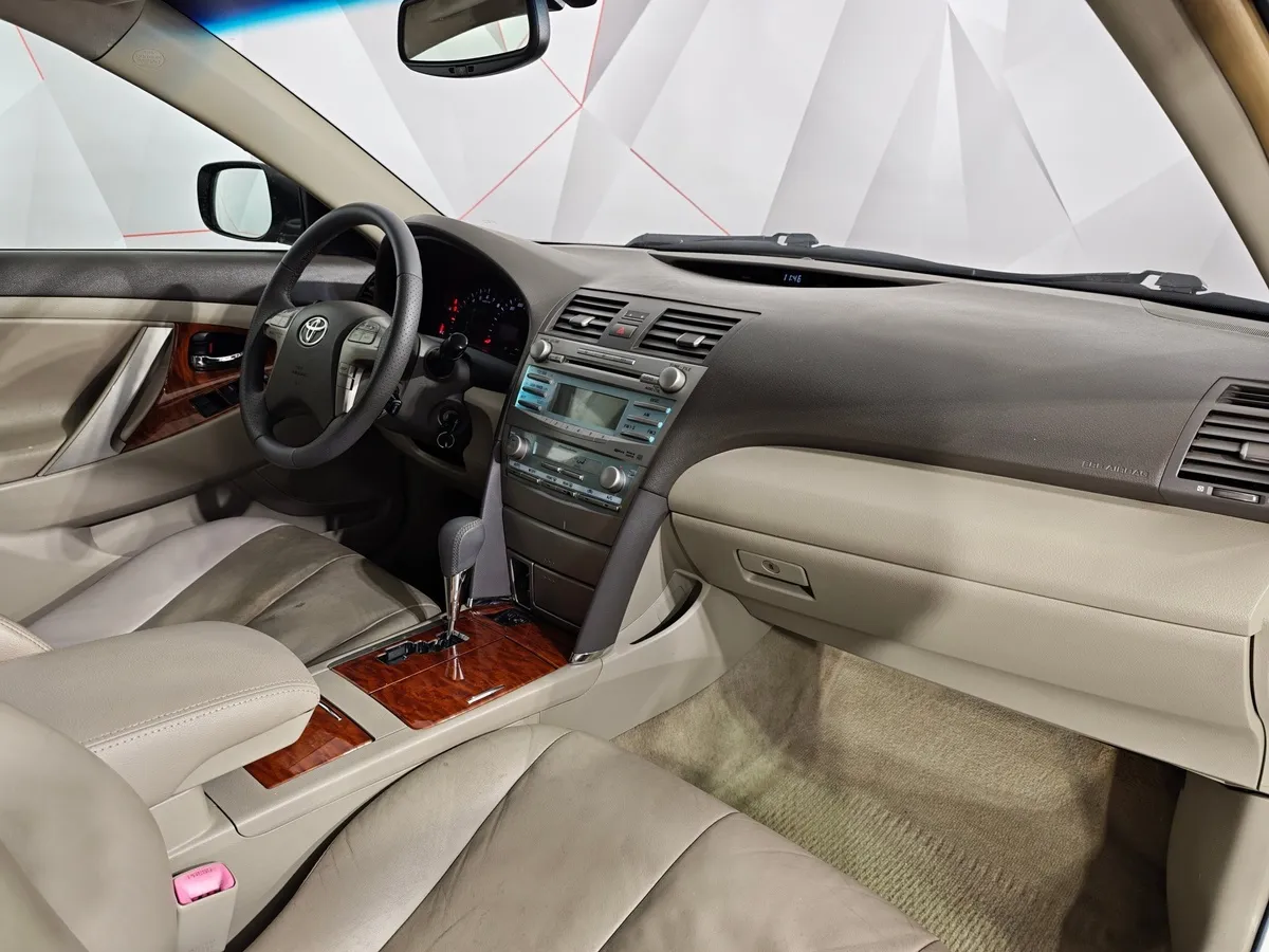 Toyota Camry 2.4 VVT-i AT (167 л.с.) Белый в АВИЛОН. Слайд №12