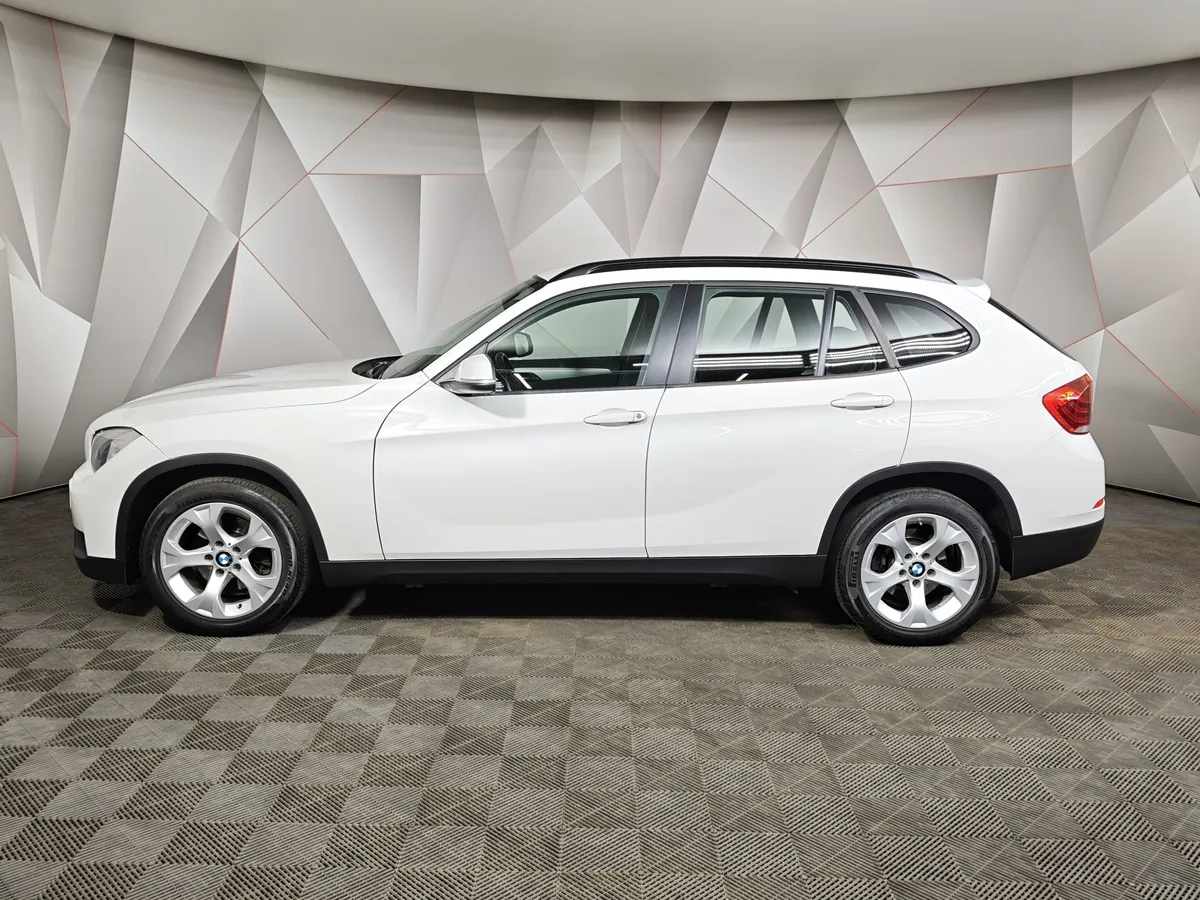 BMW X1 sDrive18i AT (150 л.с.) Белый в АВИЛОН. Слайд №5