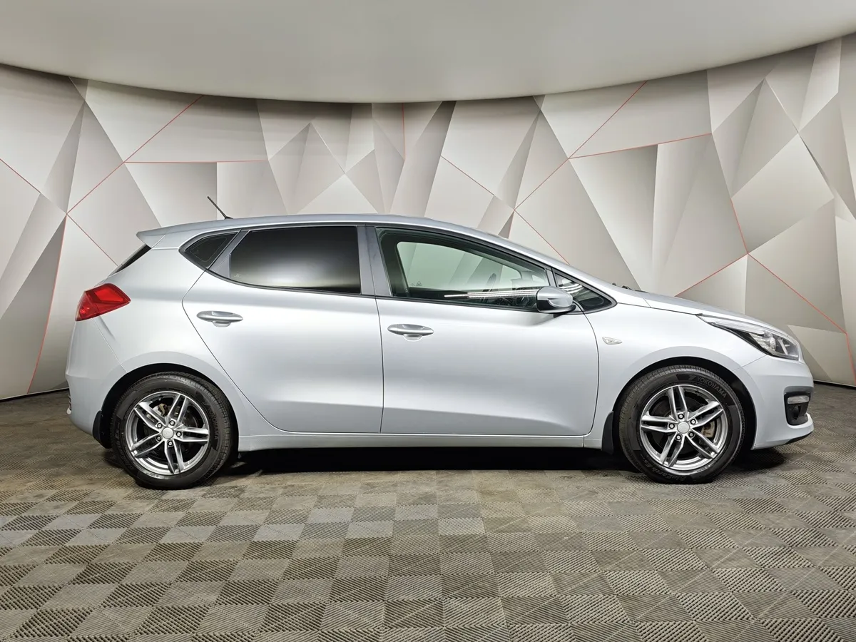 Kia Ceed 1.6 AT (130 л.с.) Comfort Серебристый в АВИЛОН. Слайд №6