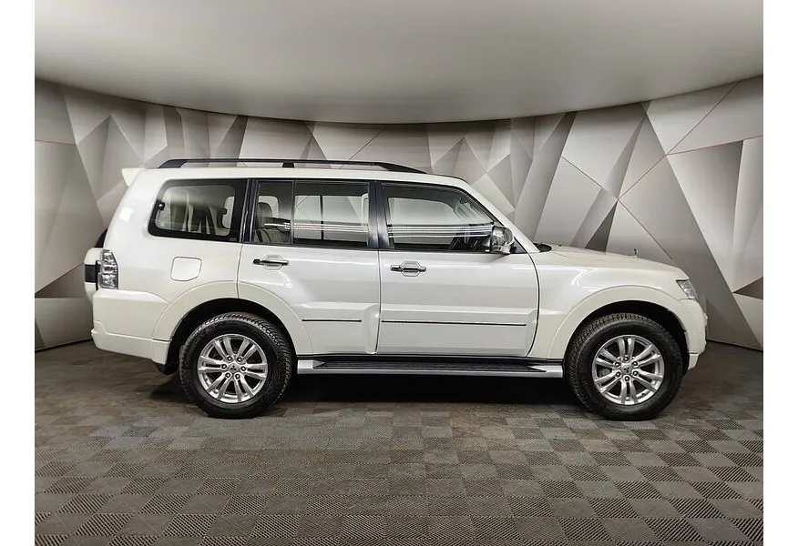 Mitsubishi Pajero 3.8 AT (250 л.с.) Белый в АВИЛОН. Слайд №6