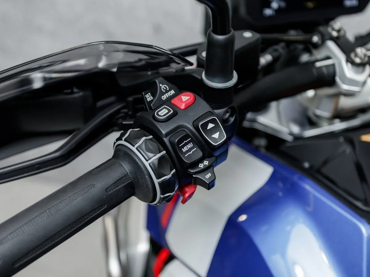 BMW Motorrad R 1300 GS R 1300 GS 1300 см³ (145) 1300 Синий в АВИЛОН. Слайд №11
