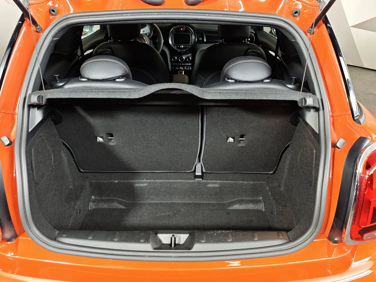 Mini 5 дверей Cooper 1.5 AMT (136 л.с.) Оранжевый в АВИЛОН. Слайд №9