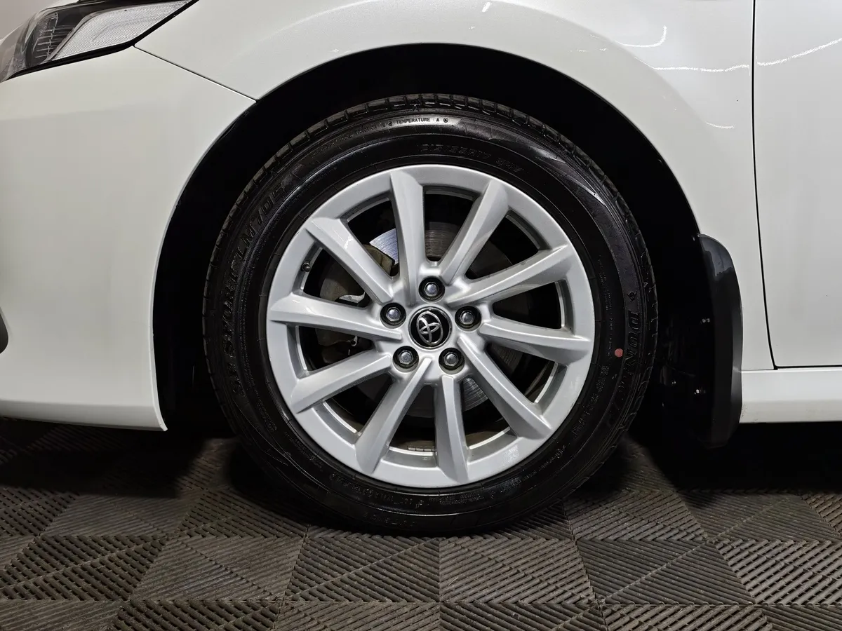 Toyota Camry 2.0 AT (150 л.с.) Белый в АВИЛОН. Слайд №9