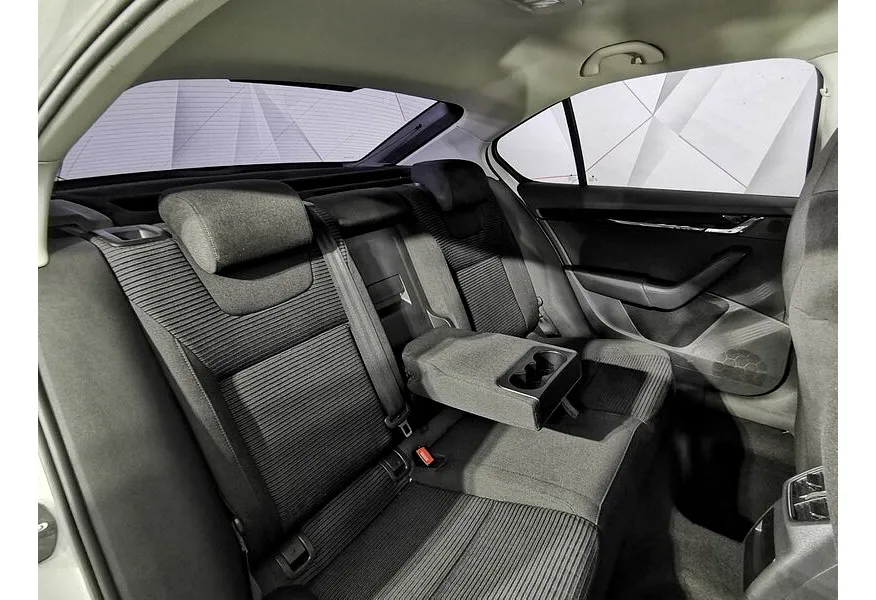 Skoda Octavia 2.0 TDI DSG (150 л.с.) Белый в АВИЛОН. Слайд №16