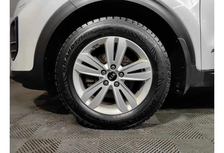 Kia Sportage 2.0 AT 4WD (150 л.с.) Luxe Белый в АВИЛОН. Слайд №9