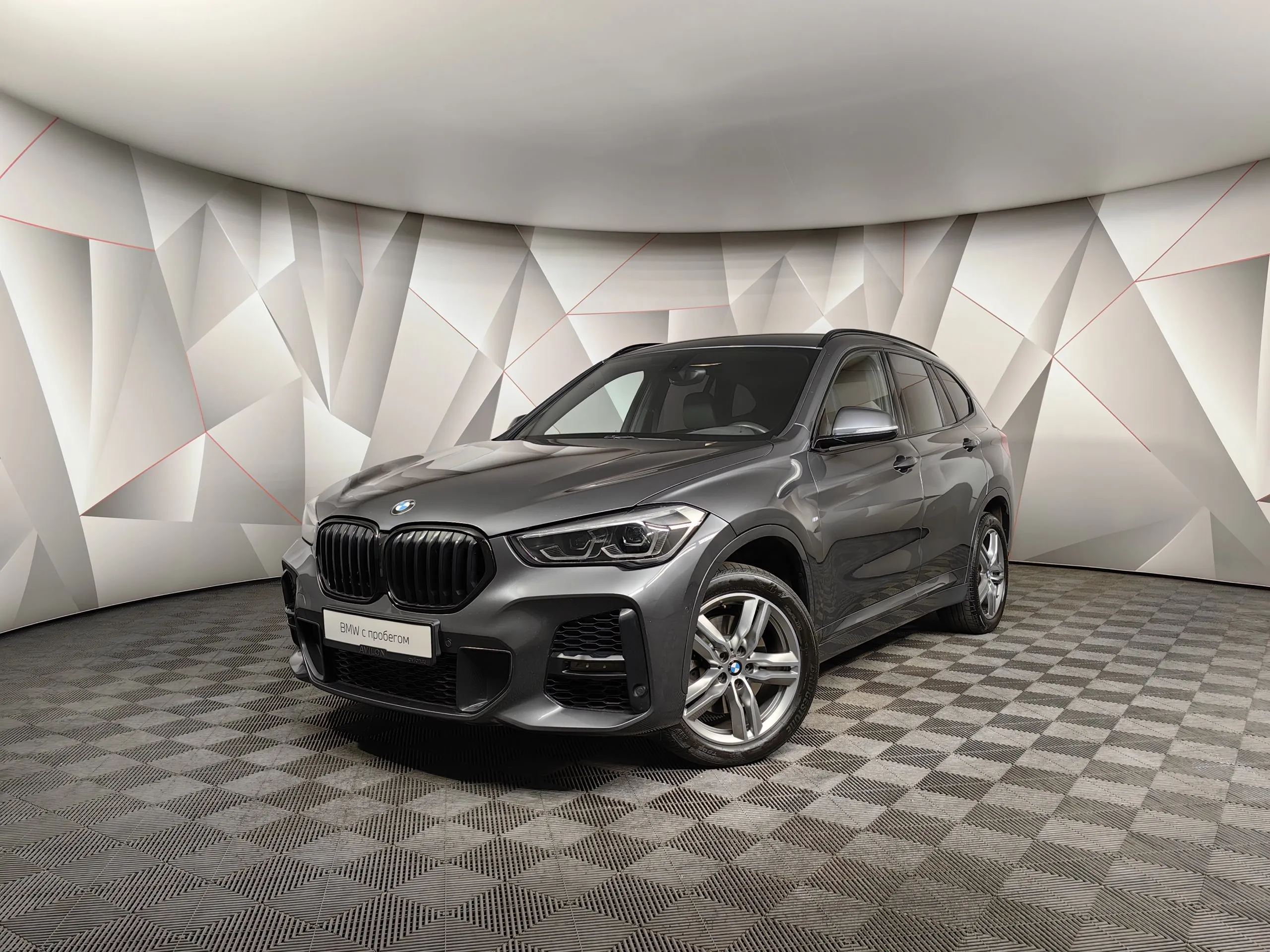 BMW X1 20i xDrive Steptronic AT (192 л.с.) M Sport Серый в Москве №  ТИ-UY38540. Купить BMW X1 II (F48) Автомат Бензиновый с пробегом 97792 км.  Цена 3198000