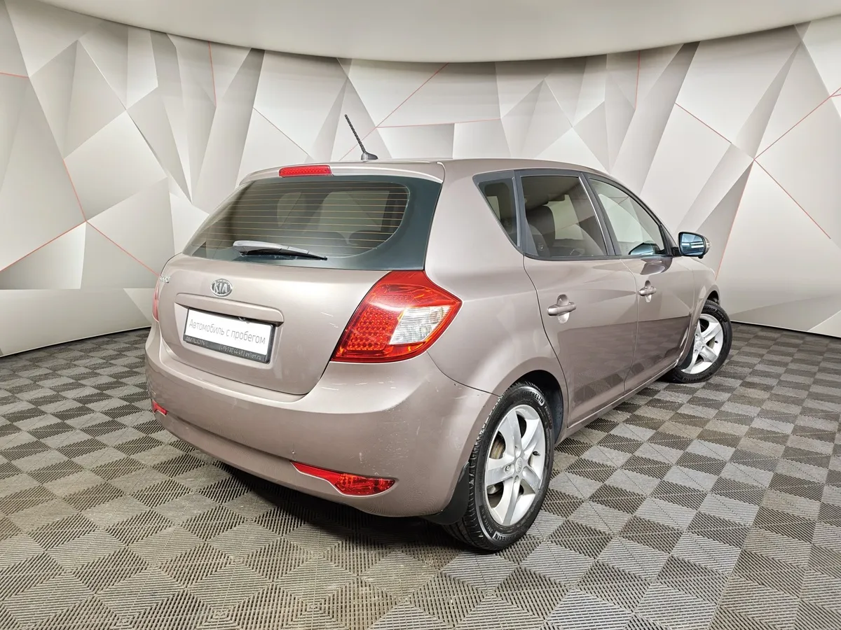 Kia Ceed 1.6 AT (122 л.с.) Бежевый в АВИЛОН. Слайд №2