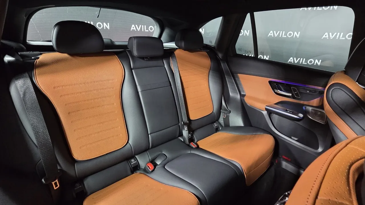 Mercedes-Benz GLC 300 4MATIC 9G-TRONIC (258 л.с.) Черный в АВИЛОН. Слайд №14