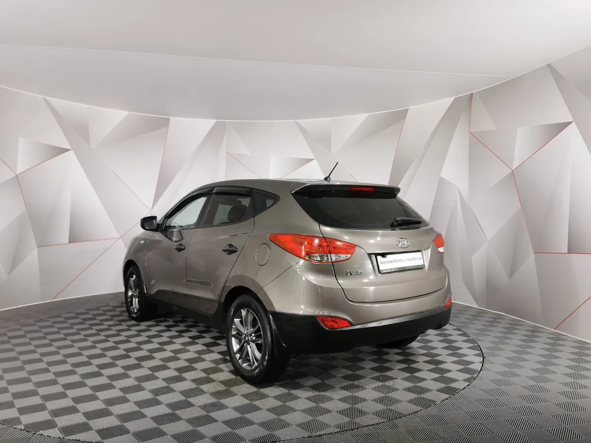Hyundai ix35 2.0 MT 2WD (150 л.с.) Коричневый в АВИЛОН. Слайд №4
