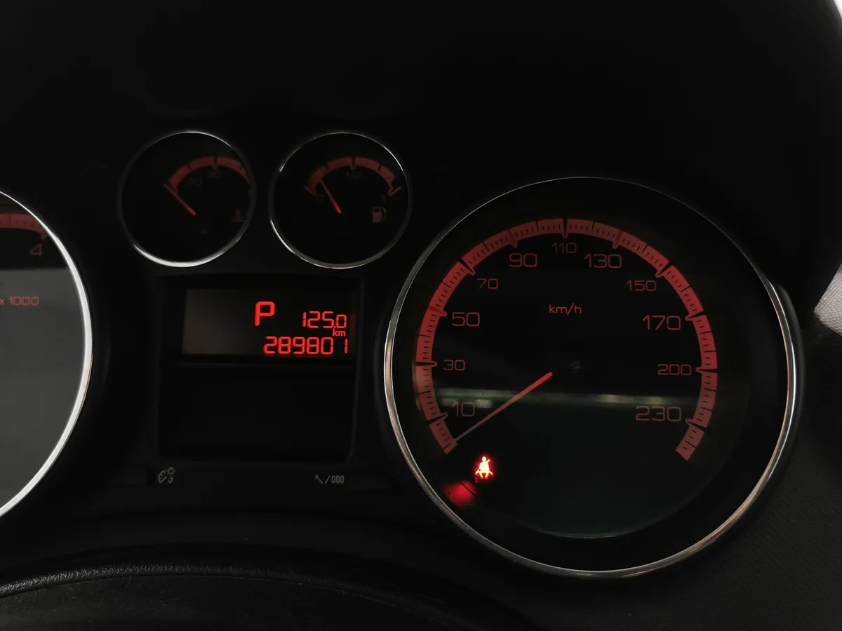 Peugeot 308 1.6 AT (120 л.с.) Серый в АВИЛОН. Слайд №17