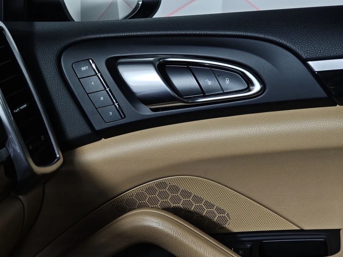 Porsche Cayenne Diesel 3.0 Tiptronic S AWD (245 л.с.) Черный в АВИЛОН. Слайд №22