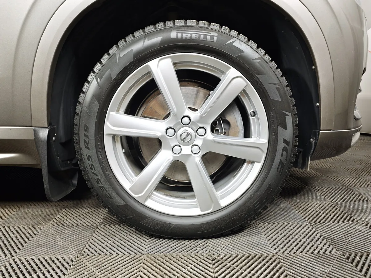 Volvo XC90 2.0 D5 Drive-E AT AWD (7 мест) (235 л.с.) Inscription Серый в АВИЛОН. Слайд №9