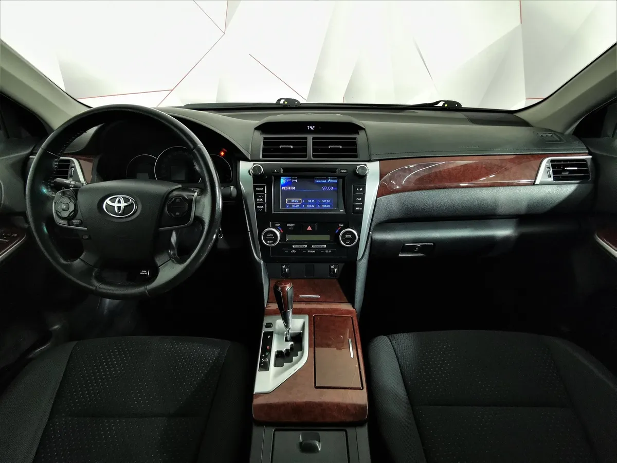 Toyota Camry 2.5 AT (181 л.с.) Классик Черный в АВИЛОН. Слайд №13